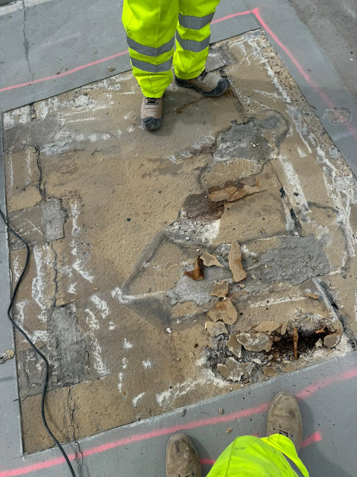 Heathrow Airport: Car Park Structural Life Extension Heathrow airport - Hammer based acoustic concrete testing